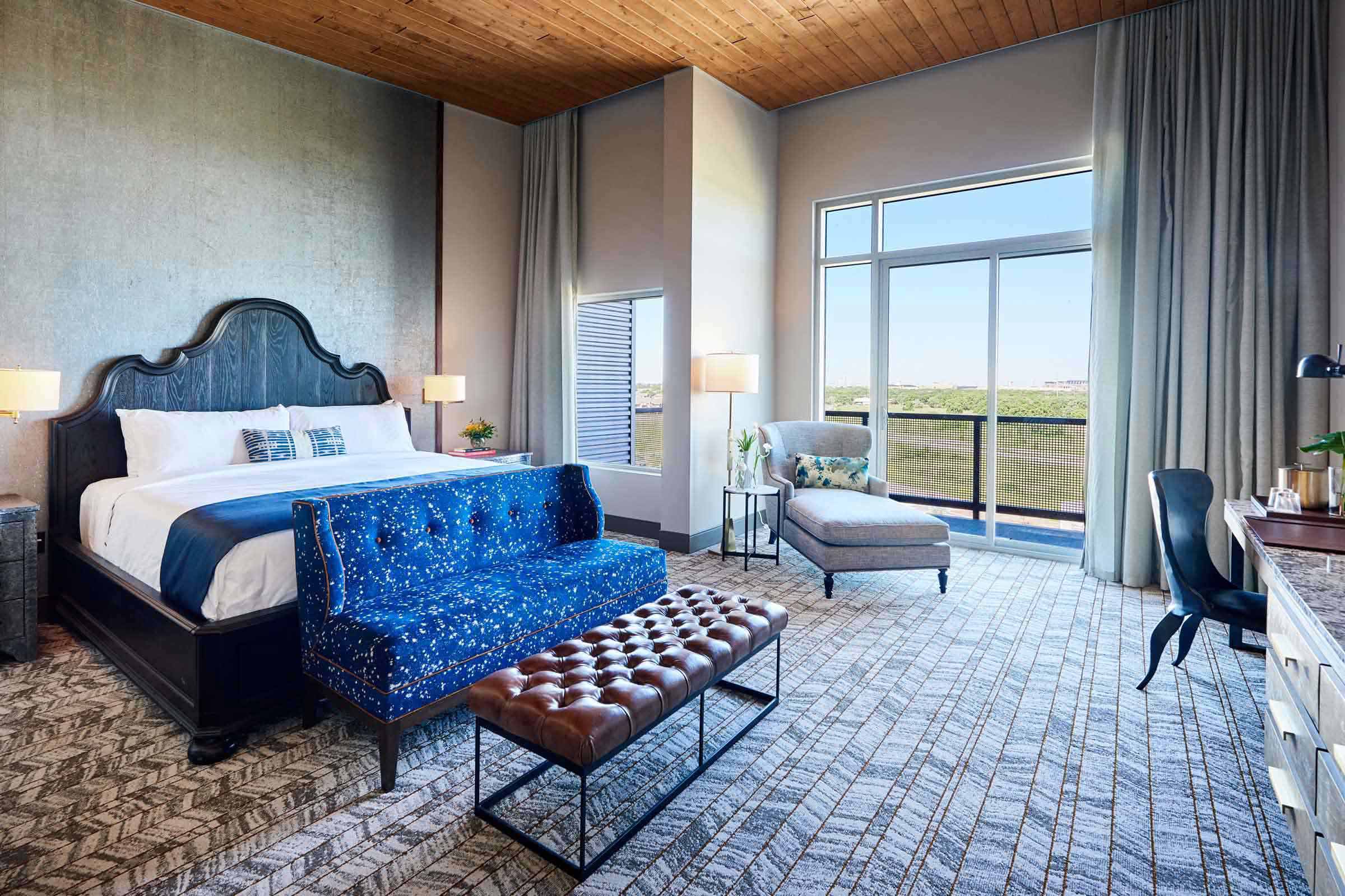 Guestrooms & Suites near College Station in Bryan Texas